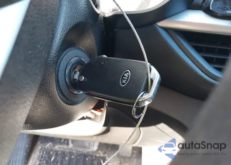 2019 Kia Forte Lxs z USA, uszkodzony, nr VIN 3KPF24AD0KE085395